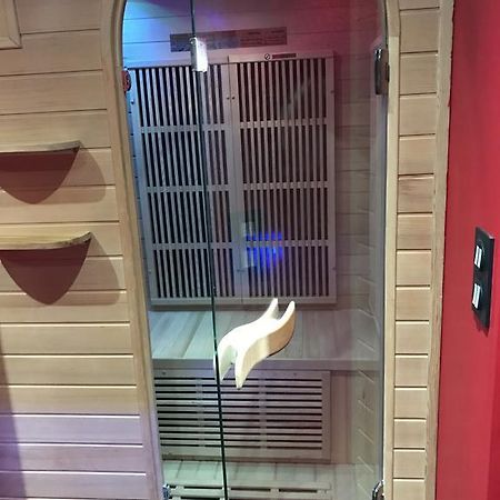 Le Cabaret Vip Spa Lione Esterno foto