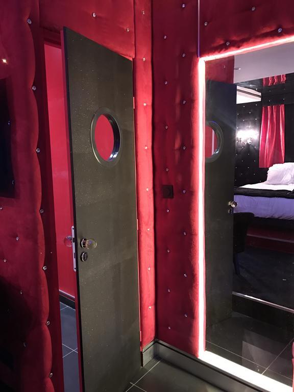 Le Cabaret Vip Spa Lione Esterno foto
